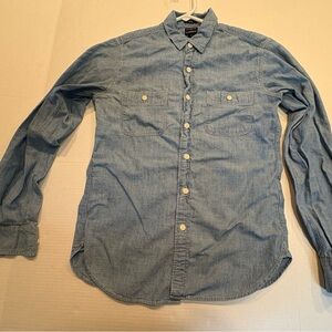 J. Crew Classic Chambray Button-Down Shirt in Light Blue Small